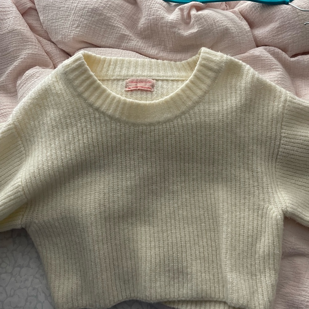 Cropped urban sweater